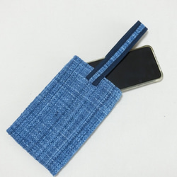 藍染手織り布スマホポーチ 1枚目の画像
