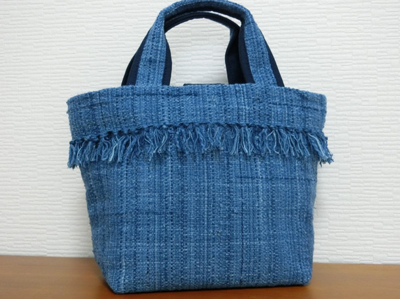 藍染手織り布フリンジミニトートバッグ 2枚目の画像