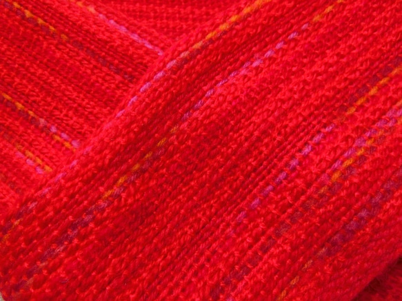 赤いスイートピー色の手織り春マフラー 　長さ168cm 4枚目の画像
