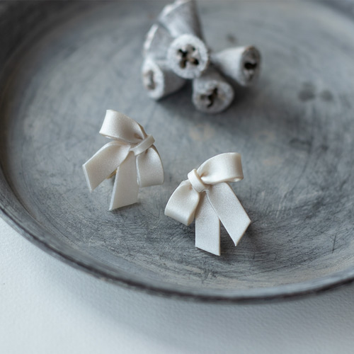 新色　オルテガ　タッセル　リボン　ネイティブ　白　グレー　ピアス　イヤリング def776d095b5ae09a844036c355937