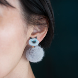 small  貓與蓬蓬毛球・耳針/耳夾式耳環（灰色的） 第5張的照片