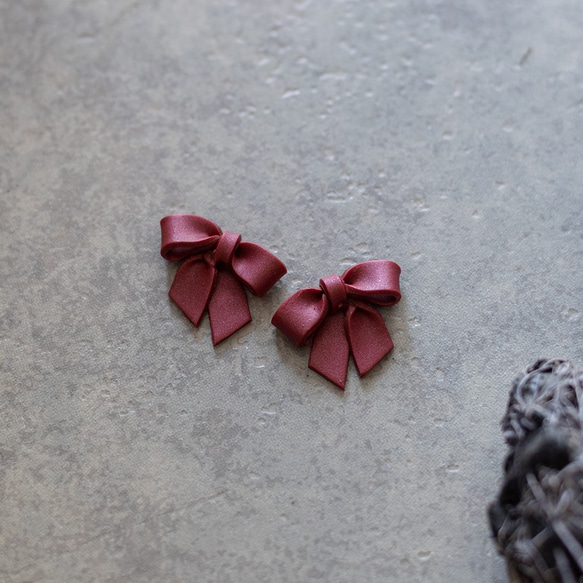 [限時顏色] Kutakuta Ribbon Earrings / Earrings (Bordeaux Red) 第5張的照片