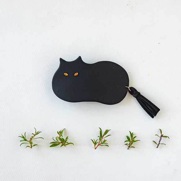 しっぽが揺れる猫のバレッタ（黒） 1枚目の画像