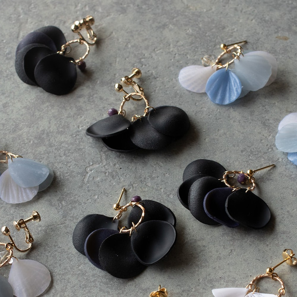 Petal Fringe Earrings / black 第4張的照片