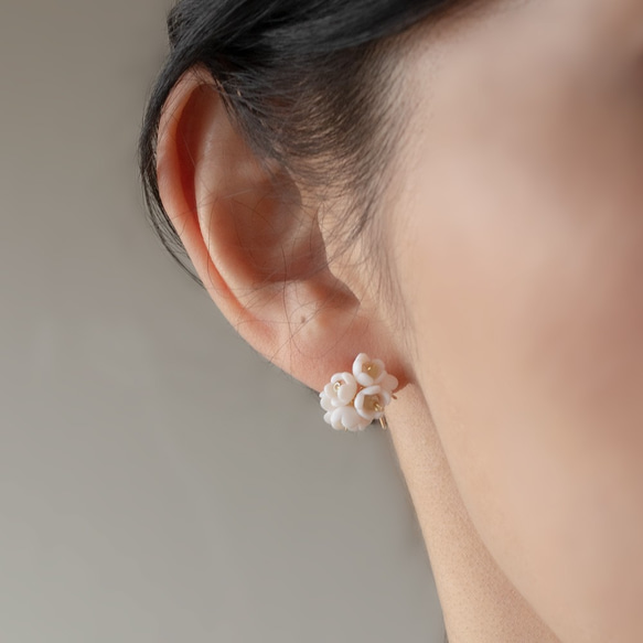 14KGF：小花束耳環/耳環/白色 第1張的照片