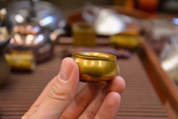 【小精品】迷你版：此款小銅爐採用優質純黃銅材質，傳統於現代工藝的結晶，無論是收藏、禪意香道、案頭擺件都是不錯選擇。高2c 第1張的照片