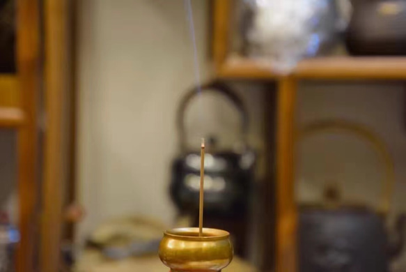 【小精品】迷你版：此款小銅爐採用優質純黃銅材質，傳統於現代工藝的結晶，無論是收藏、禪意香道、案頭擺件都是不錯選擇。高2c 第8張的照片