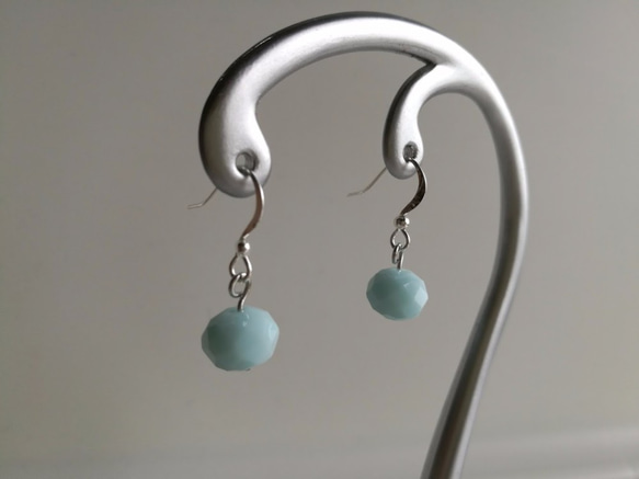 200.Button cut glass earrings（ミントアイスカラー）【16KGP】 2枚目の画像