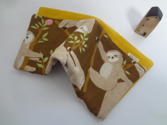 ３０㎝角*ナマケモノ*2*８重やわらかガーゼハンカチ*1枚*ハンドメイド 30㎝角*ナマケモノ*2*8重やわらかガーゼハンカチ*1枚 ハンカチ