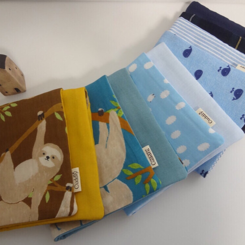 ３０㎝角*ナマケモノ*2*８重やわらかガーゼハンカチ*1枚*ハンドメイド 30㎝角*ナマケモノ*2*8重やわらかガーゼハンカチ*1枚 ハンカチ