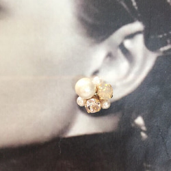 *棉珍珠和施華洛世奇耳環（耳環）米色* 第3張的照片