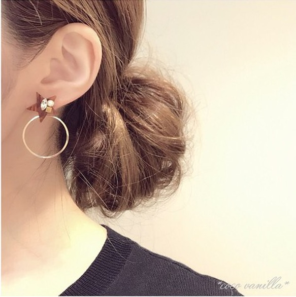 *coco vanilla* 2way*べっこうstarビジュー × foop ピアス,イヤリング 1枚目の画像