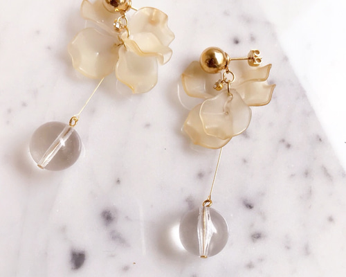花びらピアス(イヤリング)*beige ピアス（その他） coco vanilla 通販