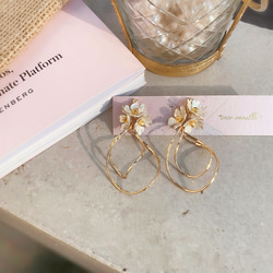 *coco vanilla*白銀flower ×  ひねりフープピアス(イヤリング)* 4枚目の画像