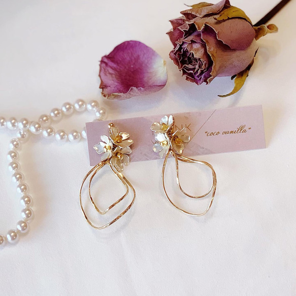 *coco vanilla*白銀flower ×  ひねりフープピアス(イヤリング)* 5枚目の画像