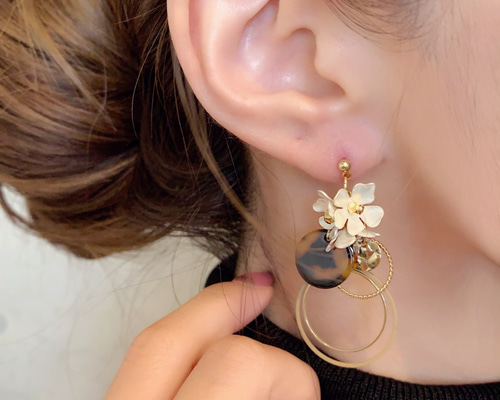 coco vanilla* 白銀flower × べっ甲 ピアス(イヤリング)* ピアス