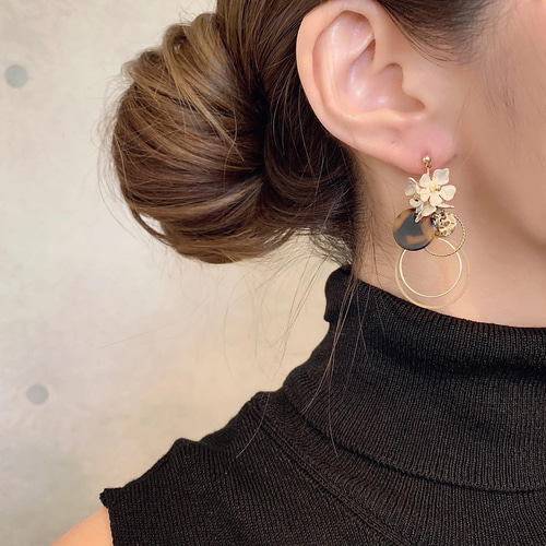 coco vanilla* 白銀flower × べっ甲 ピアス(イヤリング)* ピアス