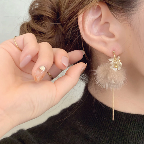 白銀flower × ミンクファーピアス(イヤリング)* ピアス（その他） coco