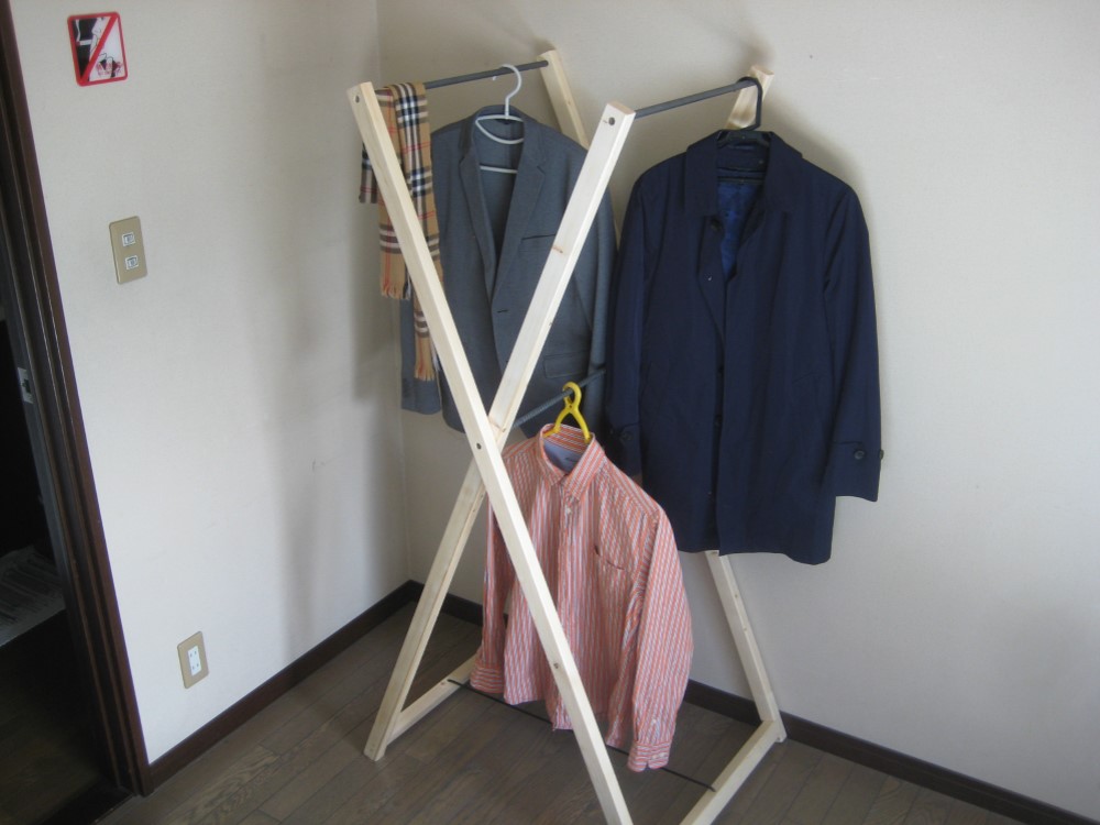 木と鉄筋の折りたたみハンガーラック　クリア　受注制作