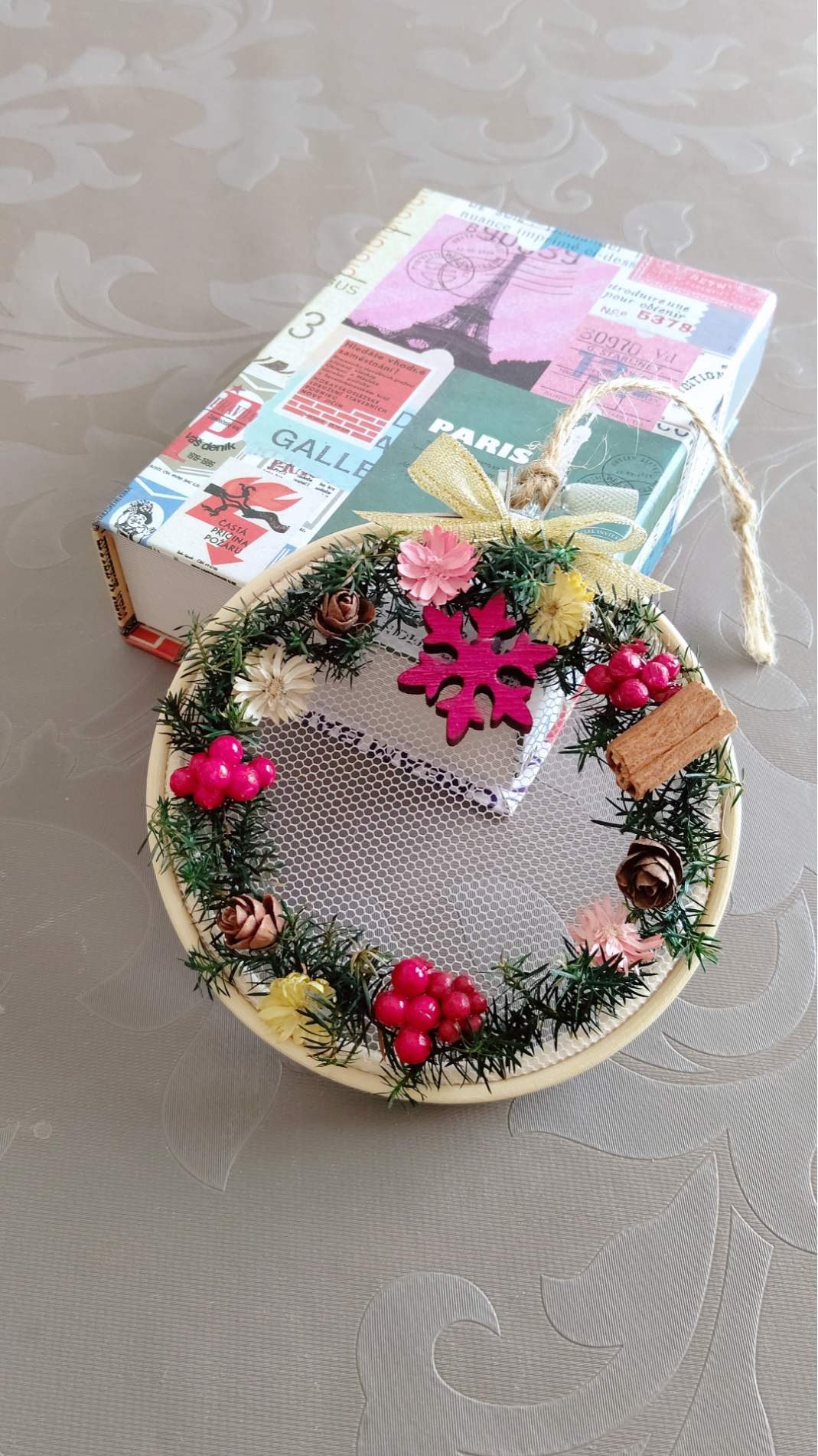 ミニリース.。oOレースのリース　刺繍枠のリース エクリュ紅茶染めレース ミニリース.。oOレースのリース 刺繍枠のリース エクリュ紅茶