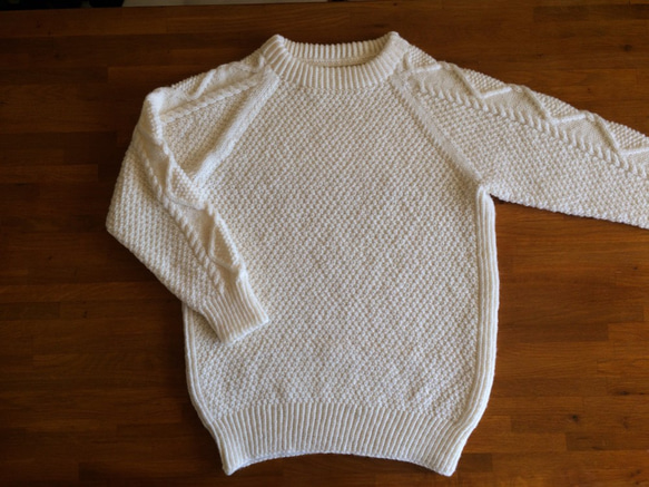 シンプルなケーブル編みセーター《受注製作です》 4枚目の画像