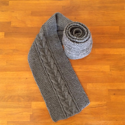 美品◎THOM BROWNE ケーブル編み マフラー 大判 グレー シンプルなケーブル編みマフラー《受注製作です》 マフラー Ito