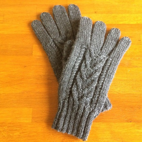 シンプルなケーブル編み手袋《受注製作です》 手袋・ミトン Ito