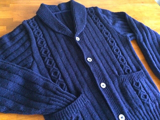 ショールカラーのカーディガン