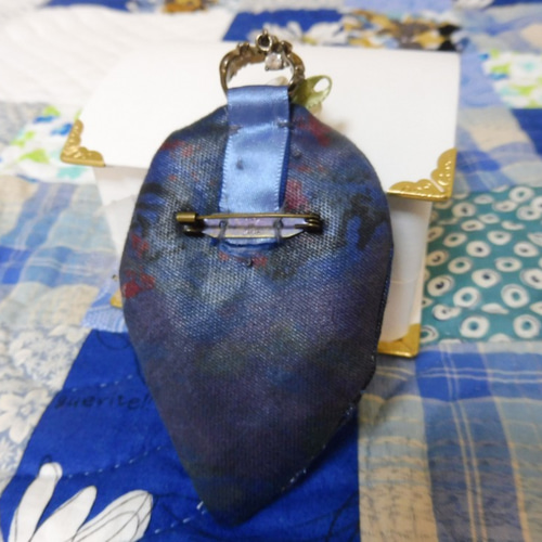 ダイヤ型のブローチ（ドアチャーム） ブローチ Shiawase-musubu 通販