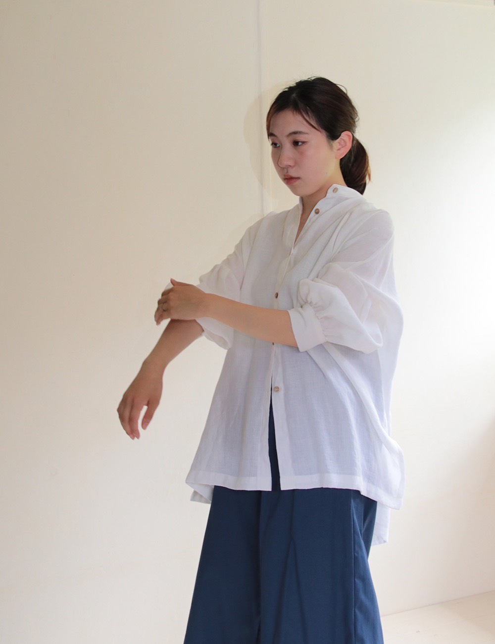 バルーンスリーブ麻ブラウス