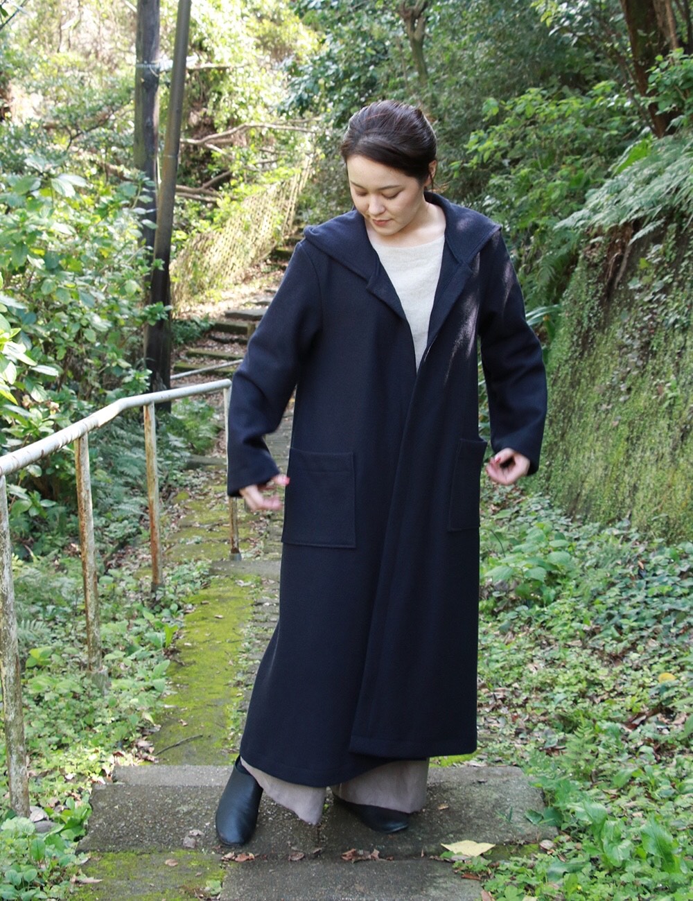 フード付き圧縮ウールのコート 濃紺 11,700円