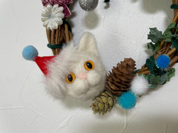 羊毛白猫　クリスマスリース 4枚目の画像