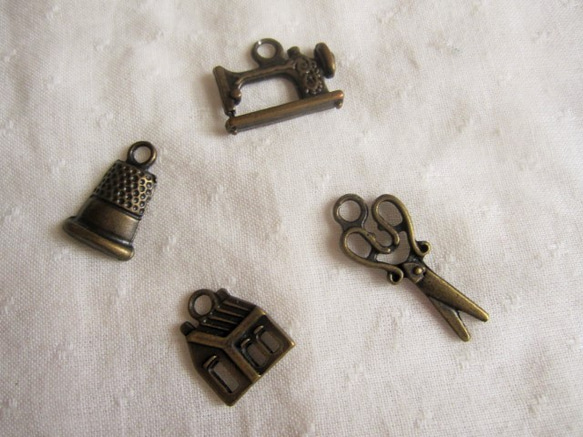 チャーム☆ファスナー飾り4個set☆アンティーク チャーム rose 通販