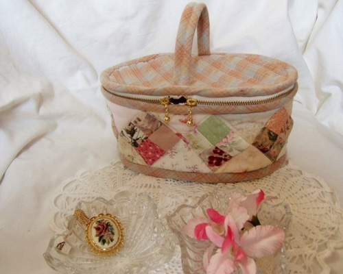 完成品☆パッチワークのバニティポーチ☆ ポーチ rose 通販