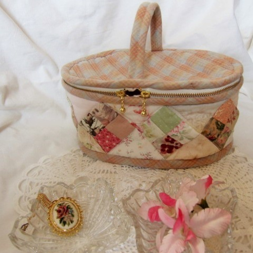 完成品☆パッチワークのバニティポーチ☆ ポーチ rose 通販