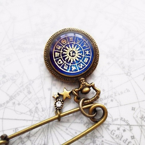 十二星座のブローチ：懐中時計 antique gold ブローチ sorarium 通販