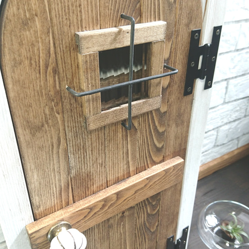 1点のみ】アンティークな扉のようなキャビネット キズありのためお値下げ