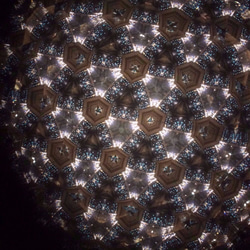ネックレスの万華鏡(テレイドタイプ)水晶玉使用 3枚目の画像