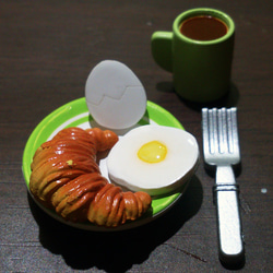 早安!太陽蛋與蛋殼 ♦ 手繪耳環░抗過敏鋼針 第2張的照片