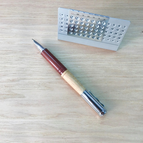 Cikou磁蓋雙層接木鋼珠筆系列:深色花梨(非洲紫檀 Padauk)+寮檜 第3張的照片