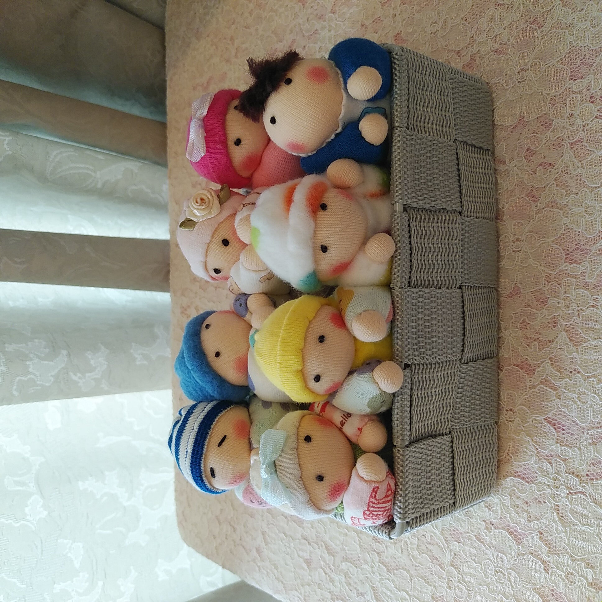 赤ちゃん人形(容器付き8個入り）