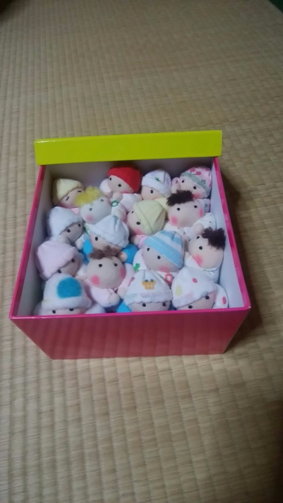 赤ちゃん人形の箱詰め(16個入り）　送料無料 2枚目の画像