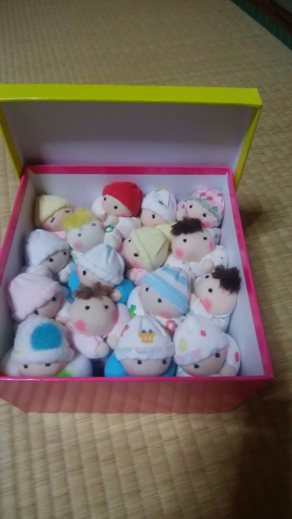 赤ちゃん人形の箱詰め(16個入り）　送料無料 3枚目の画像
