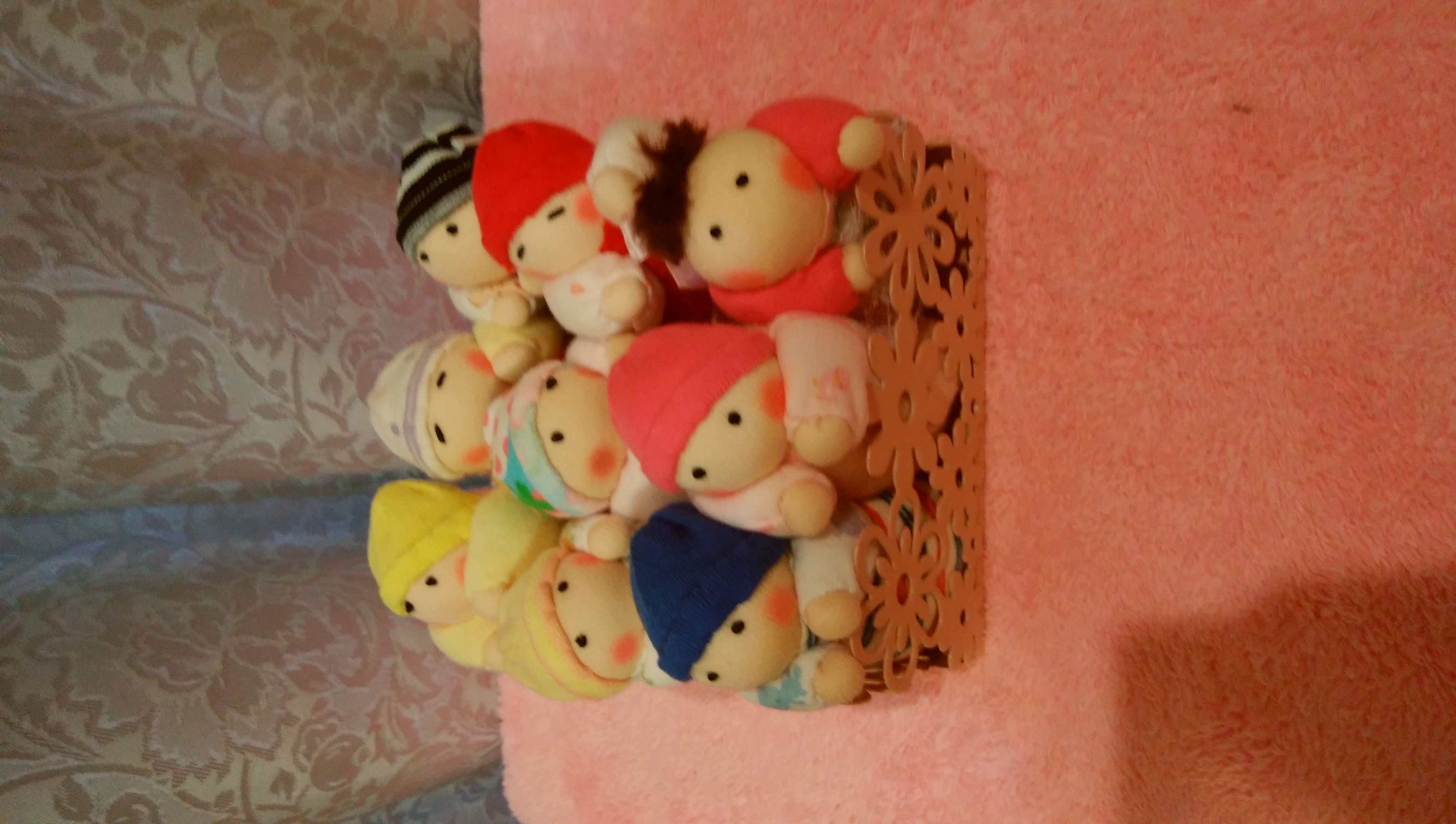 赤ちゃん人形(容器付き9個入り）