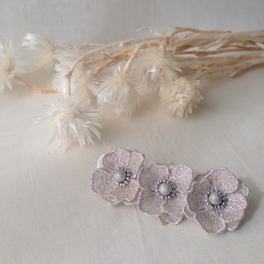 ひなげし刺繍のバレッタ-シルバー(受注生産)　Barrette-SilverColor (BTO)