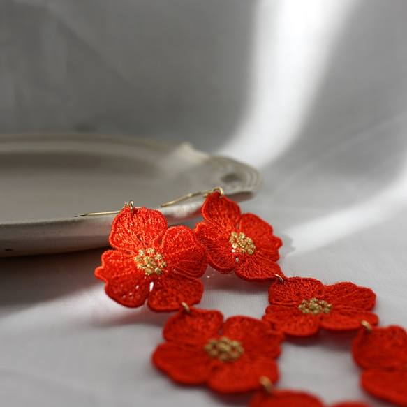 三重Hinageshi刺繡耳環朱紅色（朱紅色） 第2張的照片