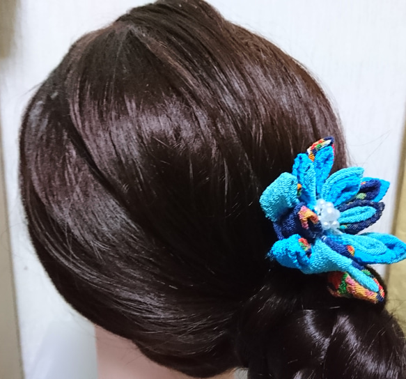 【再販】ちりめん細工・ヘアゴム・青 3枚目の画像