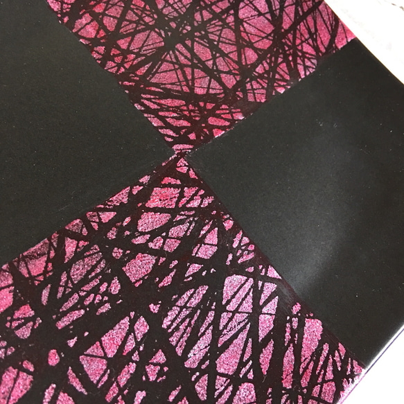 【2枚セット】メタリックレッドのイレギュラーパターンのプレート 黒マット13cm正方形角皿 4枚目の画像