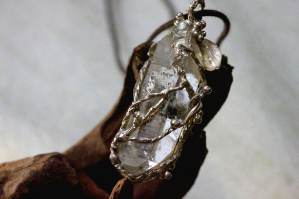 「The Dewdrop」・晨露・純銀手作・赫基蒙鑽石墜飾 第3張的照片