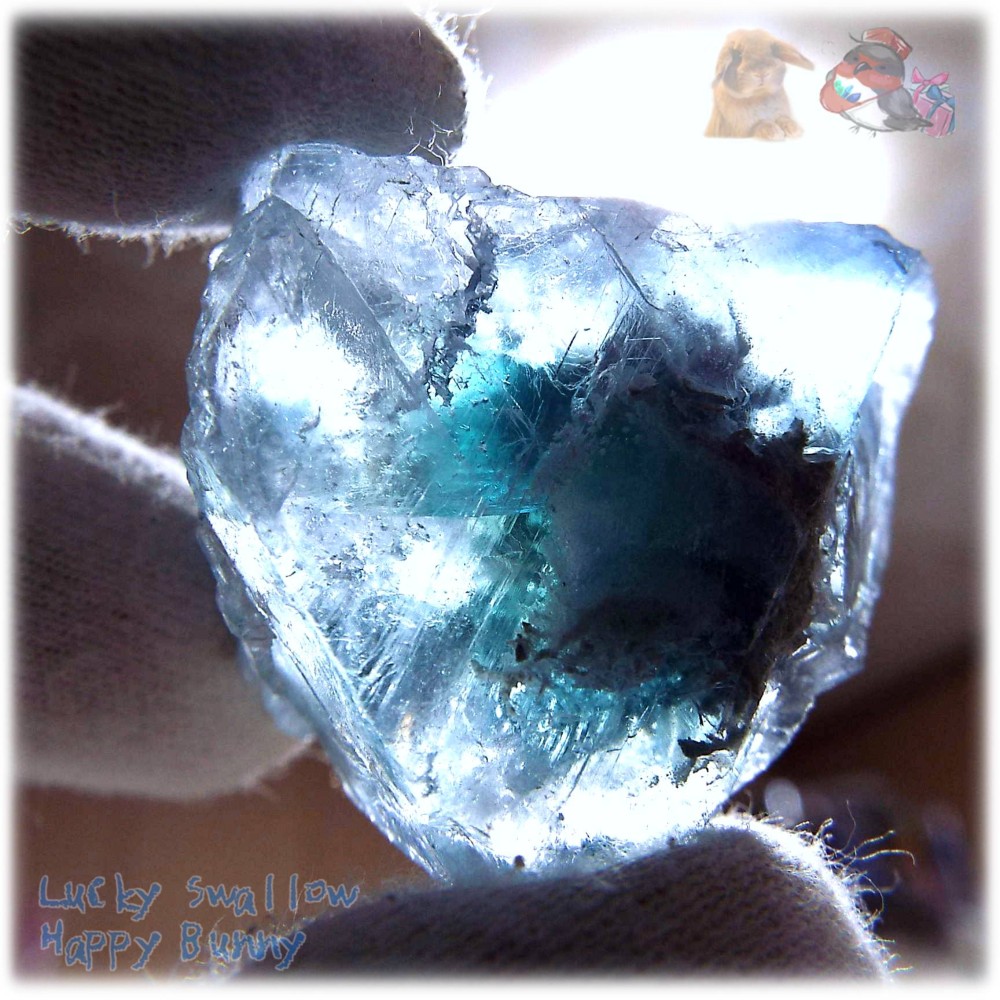 夏休みセール♪ 秘蔵品 宝石質 特殊希少カラー ブルーフローライト 欠片 結晶 蛍石 原石 No.4799